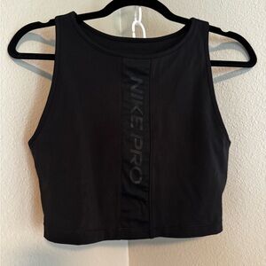 Nike pro - dry fit - crop top